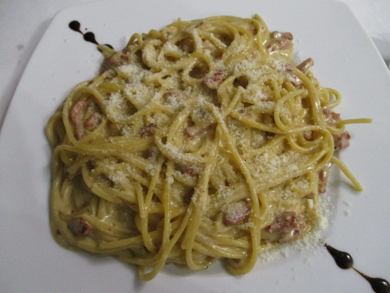 Un piatto di spaghetti alla carbonara